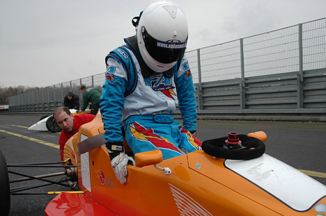 Kean Kristensen er en af de unge kørere, som i år har valgt at kravle ned i en Formel Ford-racer efter i flere år at have kørt gokart.